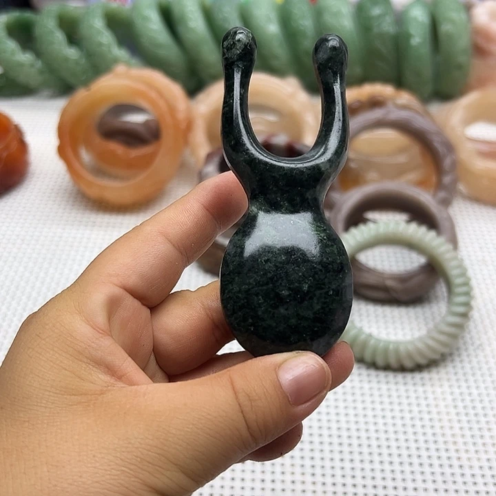 未镶嵌手镯石英岩玉