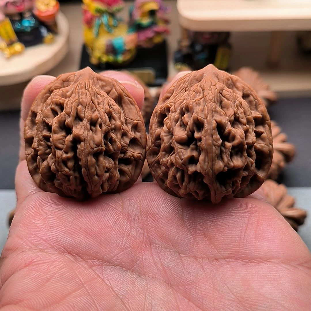 文玩核桃吊坠山地老款虎头40尺