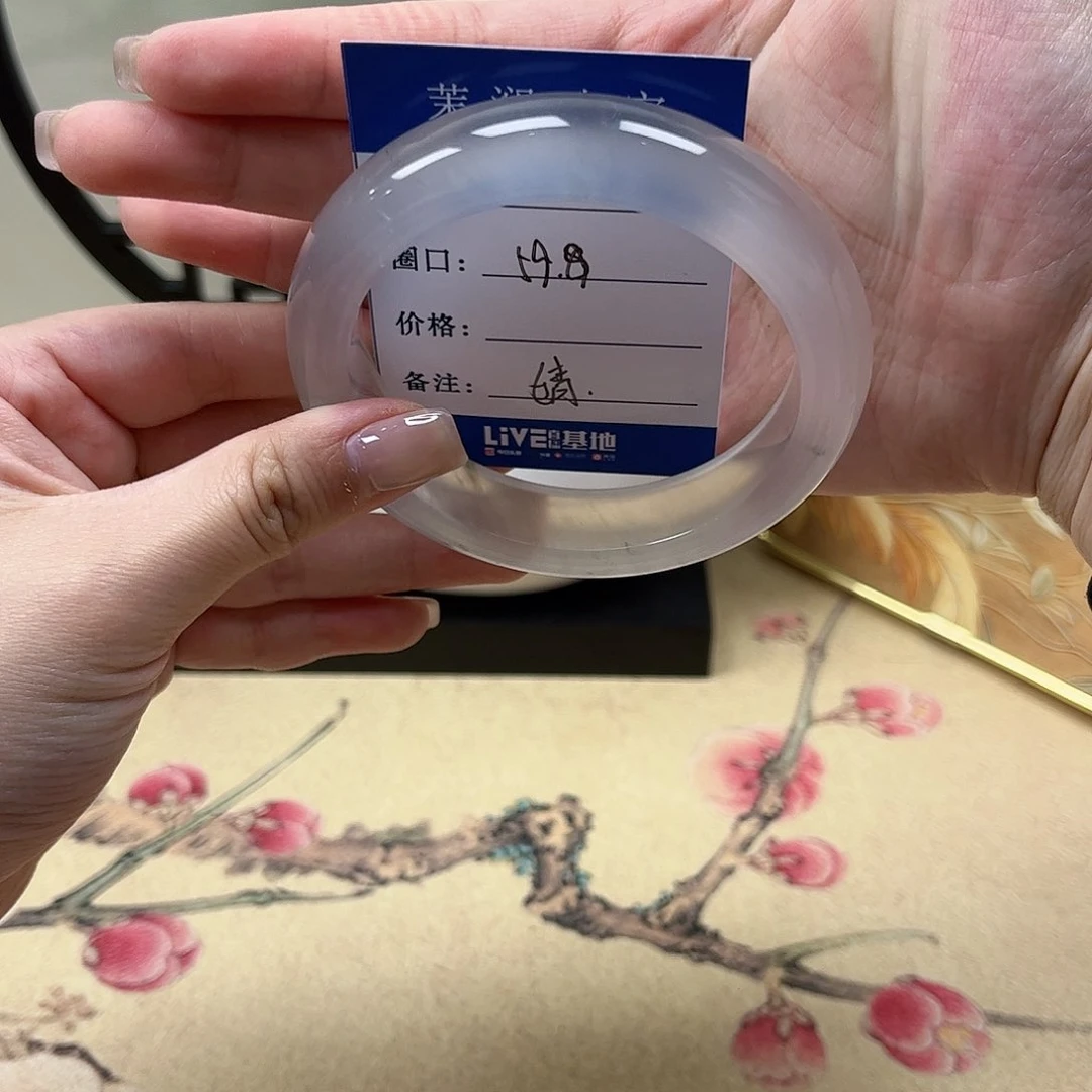 罗***M石英质玉手镯未镶嵌