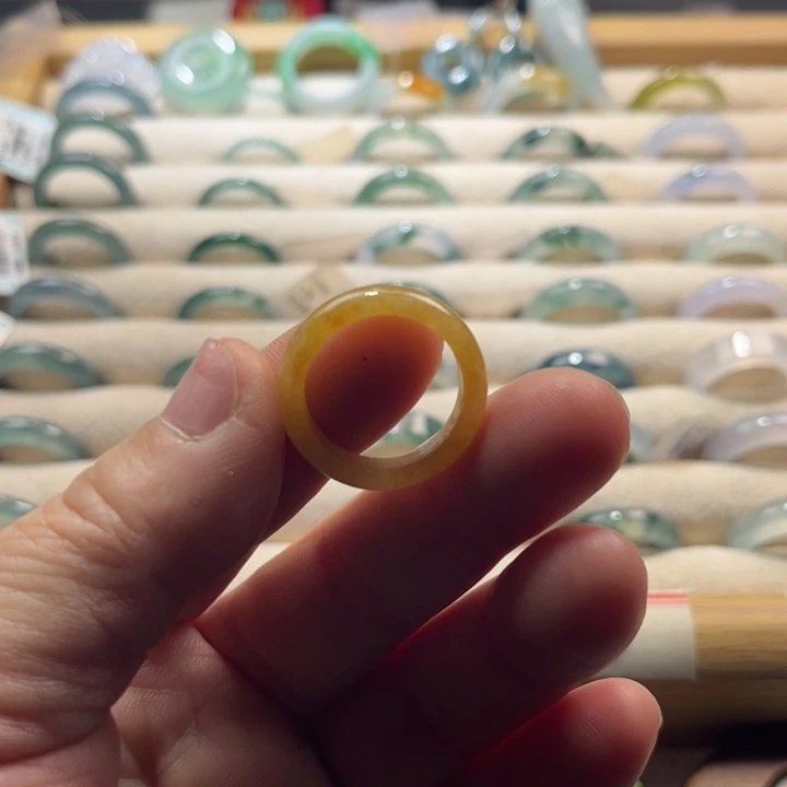 翡翠未镶嵌戒指黄翡
