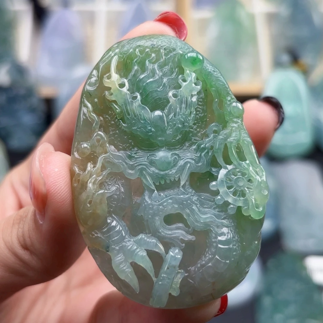 颈饰未镶嵌翡翠龙牌
