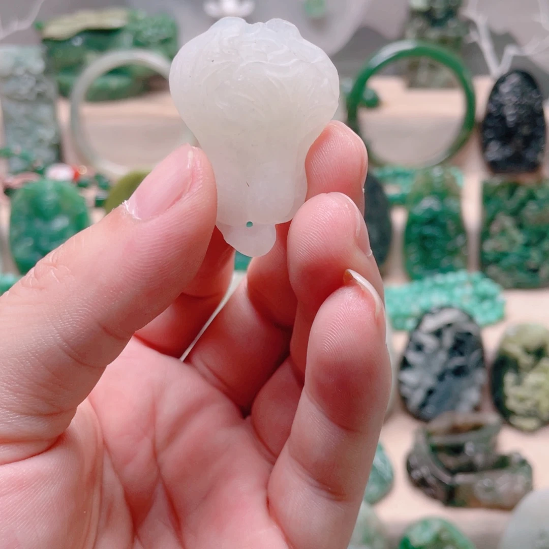 独山玉未镶嵌颈饰