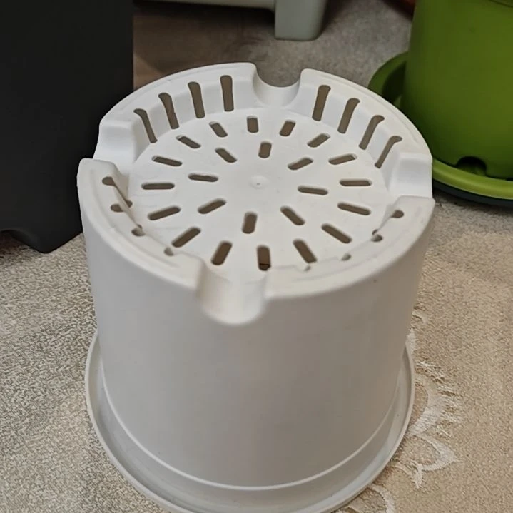 树脂四季盆外口径14，白色带托5个