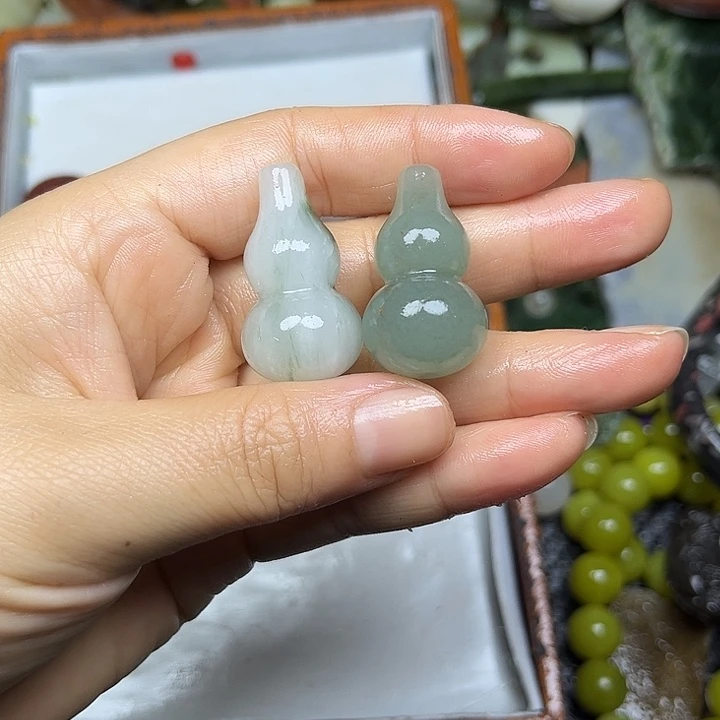 未镶嵌透闪石质玉珠宝奇石