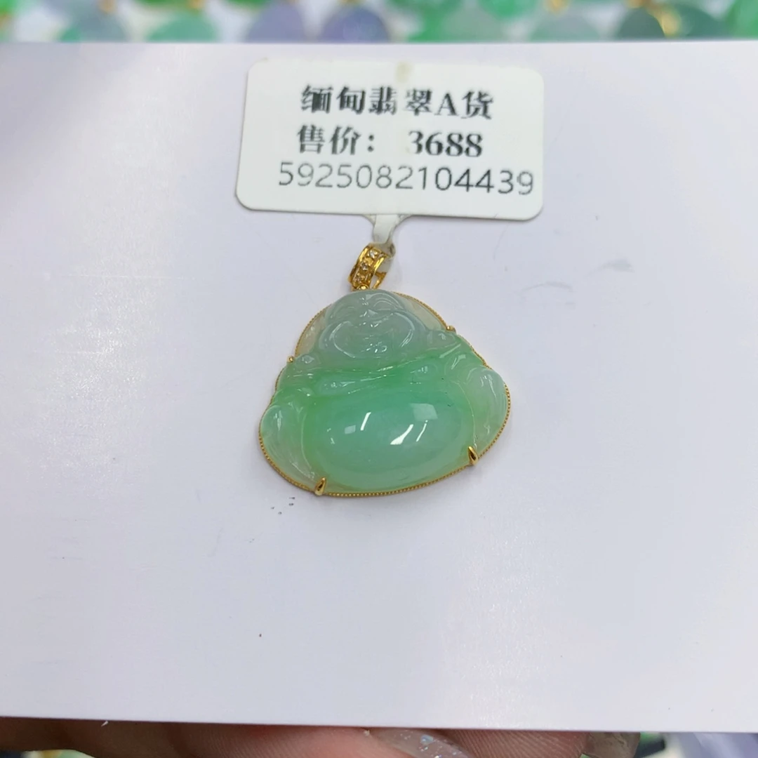 翡翠18K金镶嵌颈饰翡翠