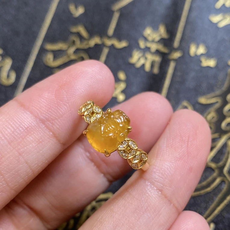 18K金镶嵌翡翠貔貅戒指