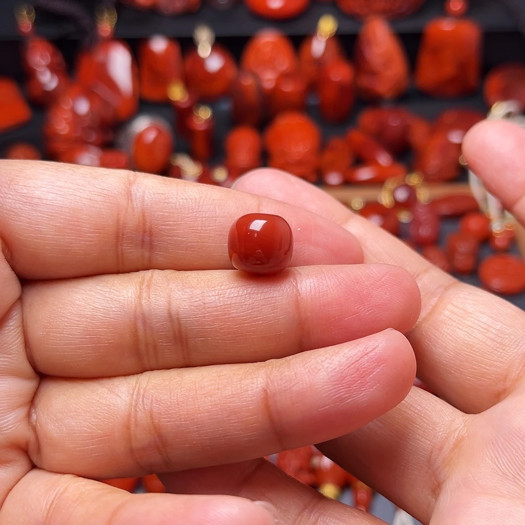 南红玛瑙未镶嵌配饰牛血火焰纹老型11mm