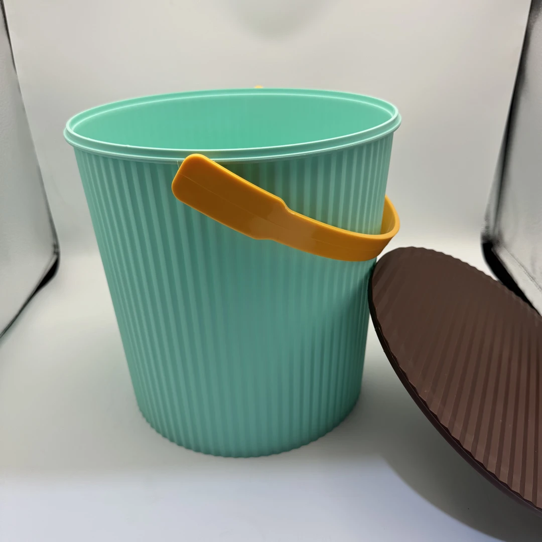 带提手圆形水桶 颜色随机发