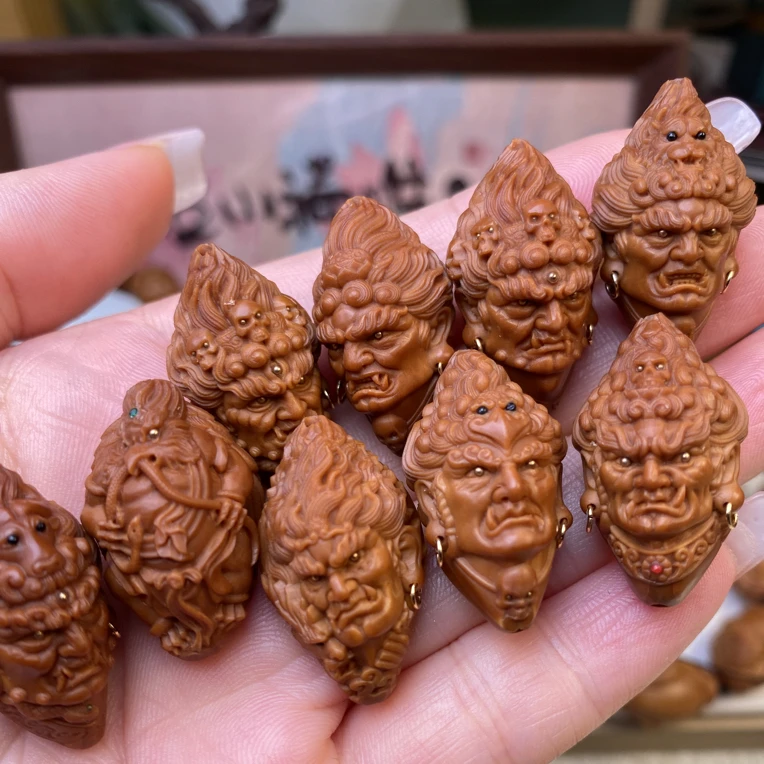 八大金刚橄榄核雕刻