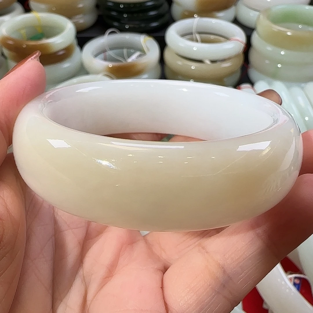 和田玉未镶嵌手镯