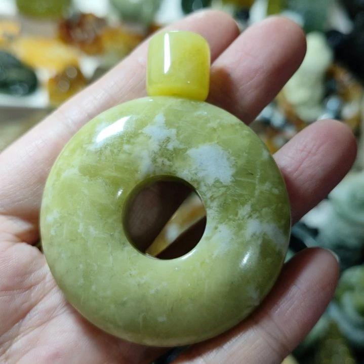 岫玉未镶嵌平安扣