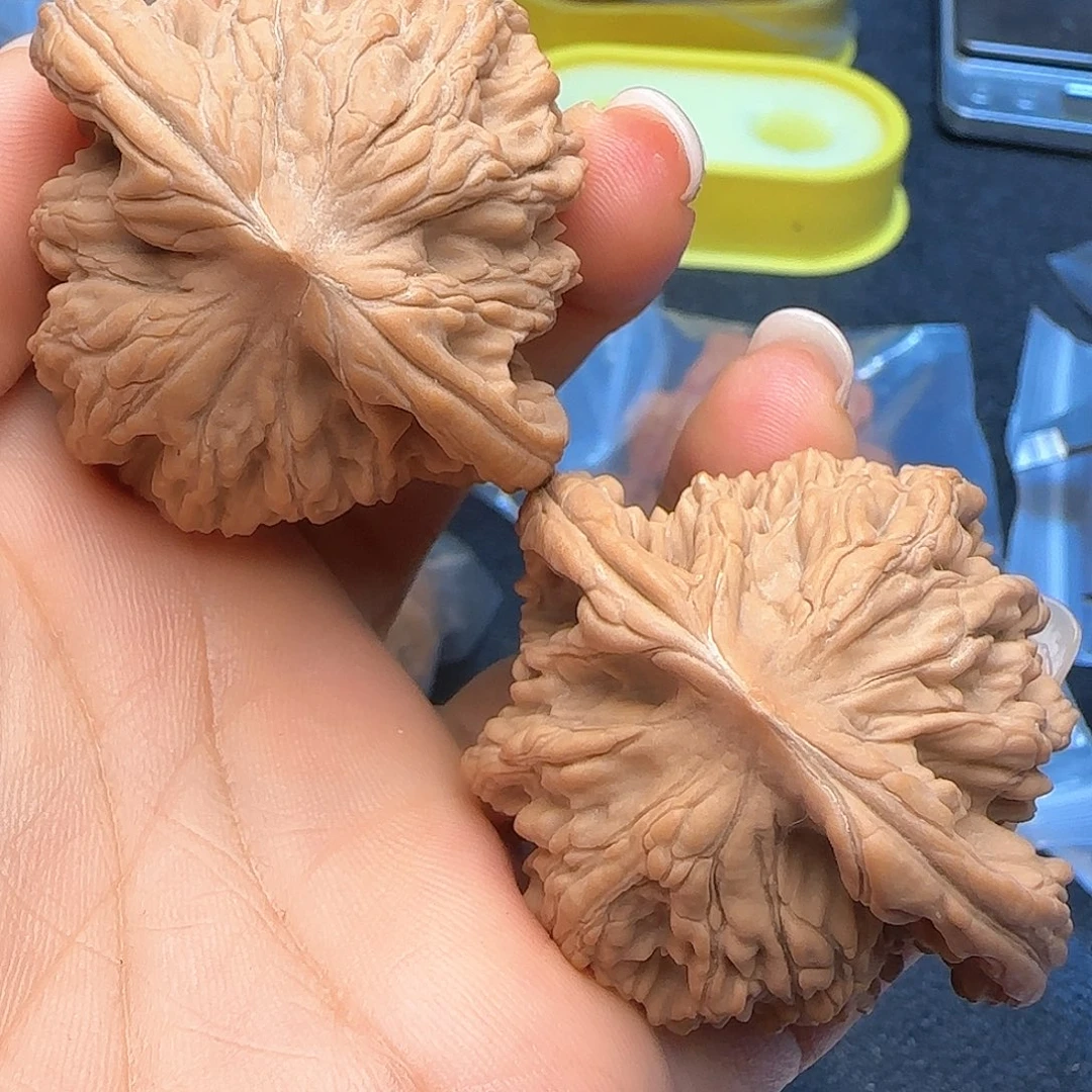 文玩核桃吊坠48虎头全