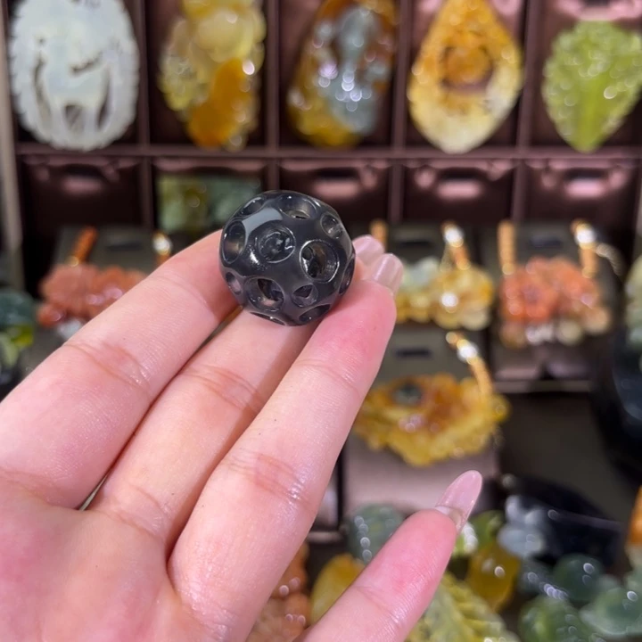 蛇纹石玉未镶嵌颈饰小****花