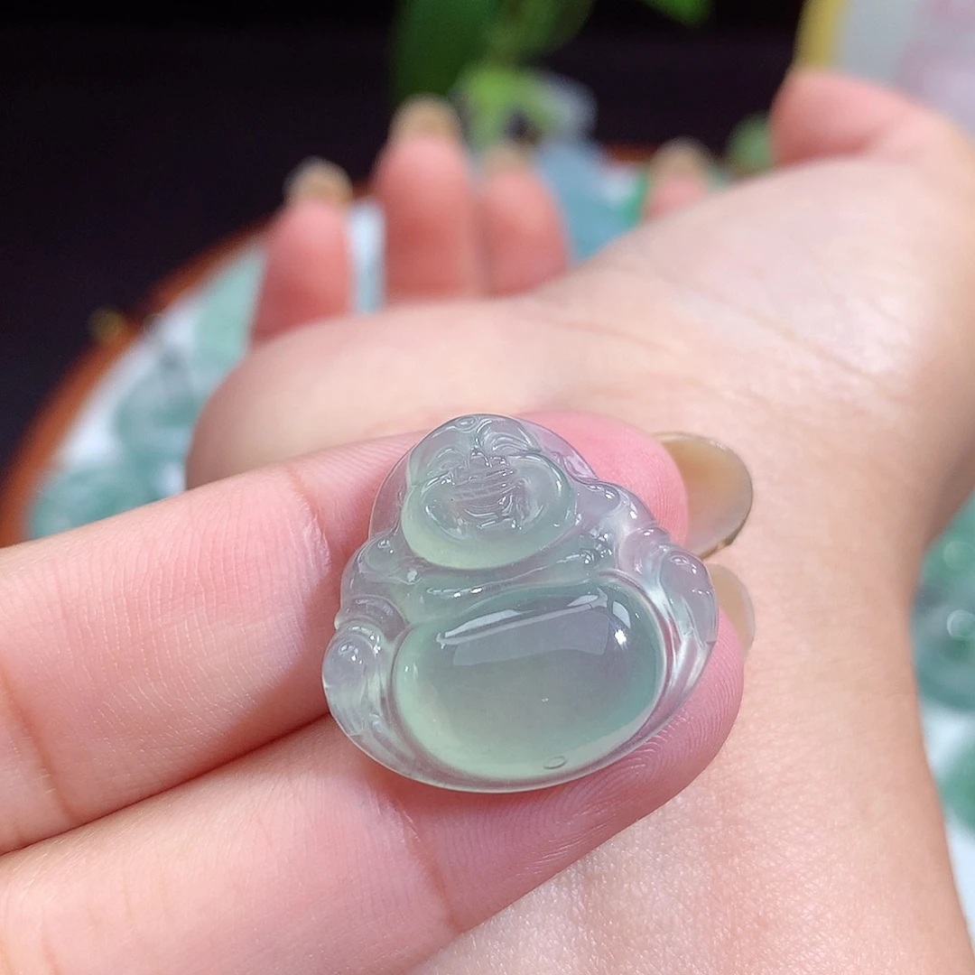 翡翠未镶嵌颈饰佛公
