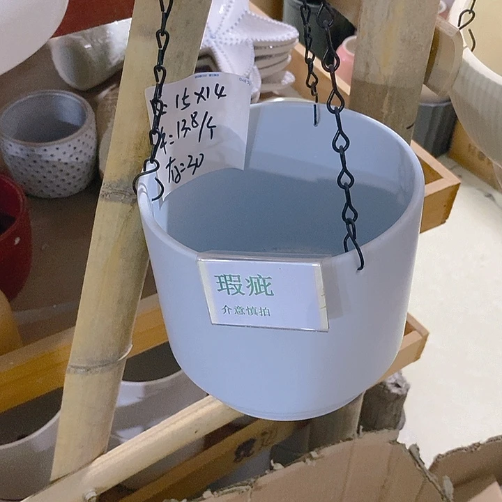 摆件多肉瑕疵盆有孔。