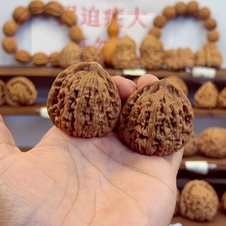 乐***杨涿鹿南疆石文玩核桃