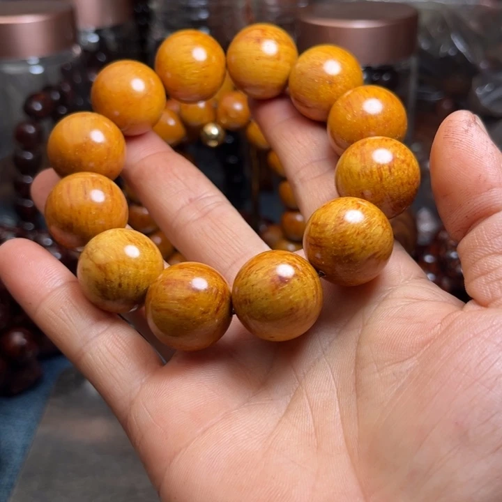 右***遥端景台香枝木类海南红降2.0黄油手串