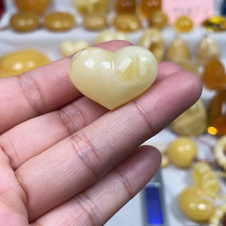 蜜蜡未镶嵌颈饰白花屁桃