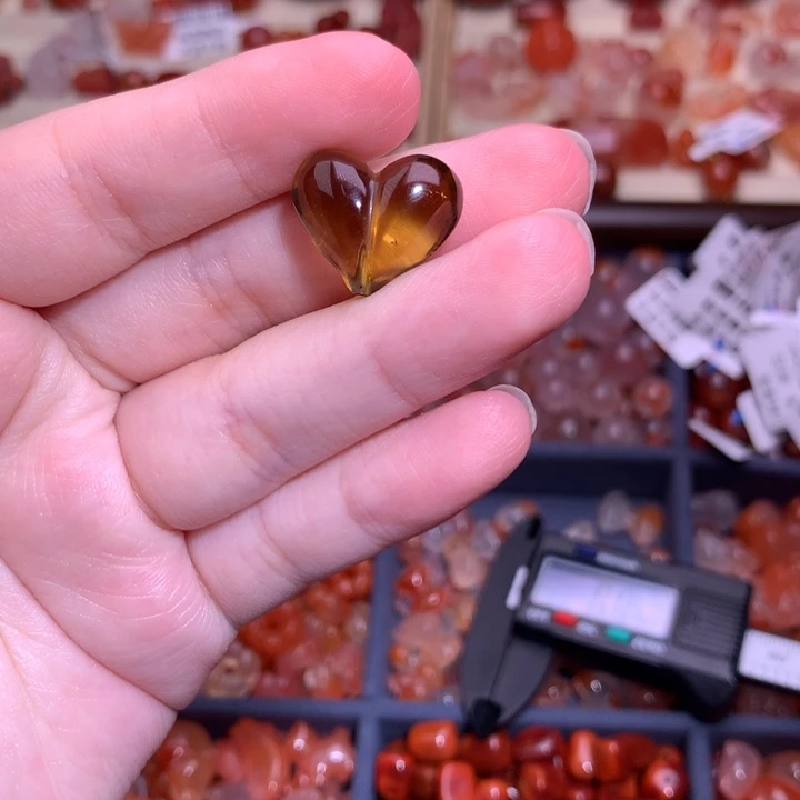 南红玛瑙未镶嵌珠宝半成品屁桃