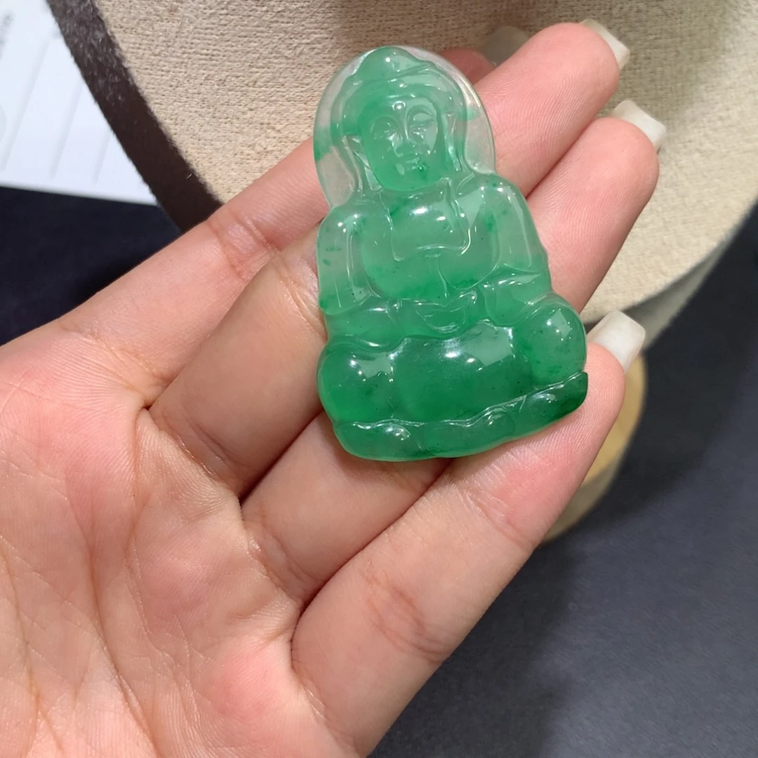颈饰未镶嵌石英质玉（非洲翠）