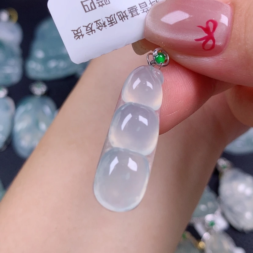 【闪购商品】翡翠18K金镶嵌颈饰豆子