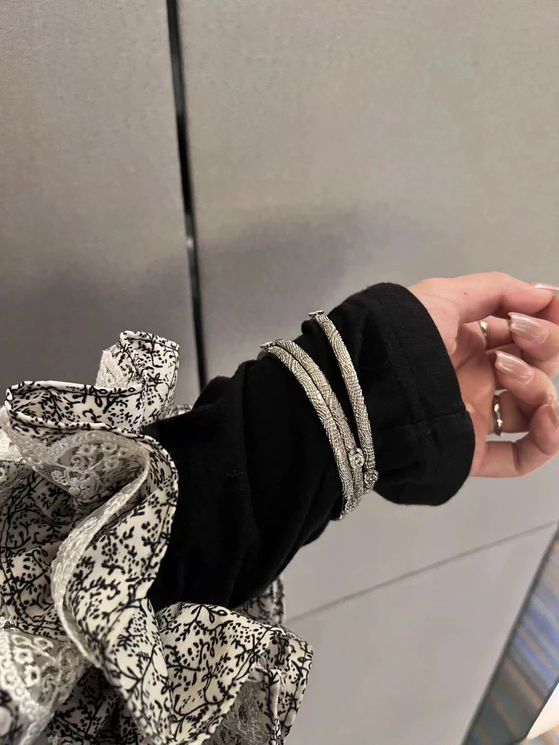 99新 Chanel/香奈儿 展会外场！蛇镯银色浮雕双c手镯单个