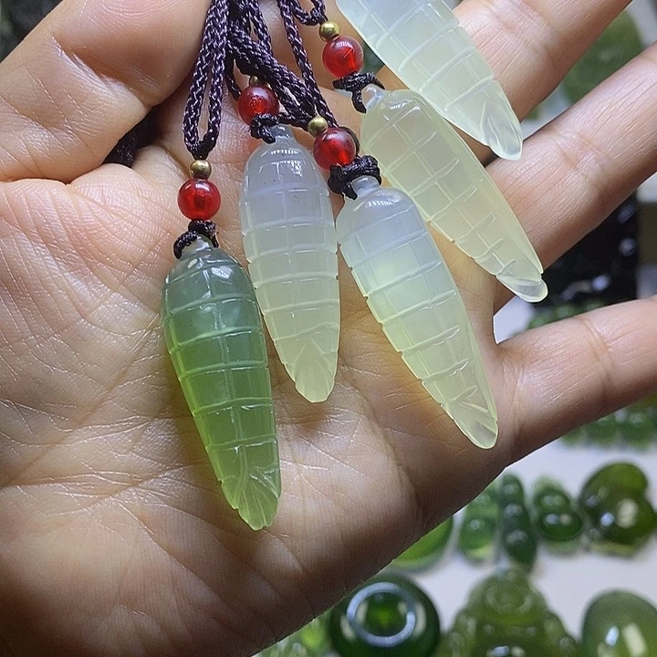 蛇纹石玉未镶嵌颈饰