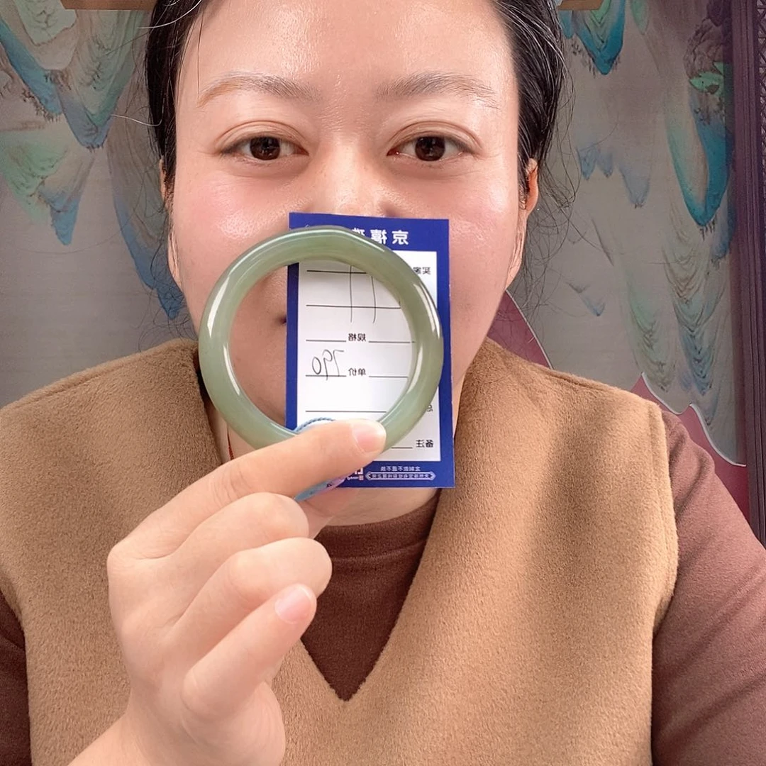 和田玉手镯未镶嵌天**子