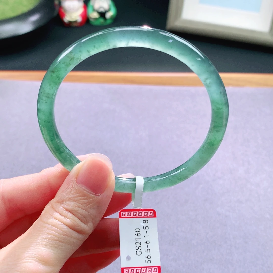 翡翠手镯未镶嵌天然翡翠手镯