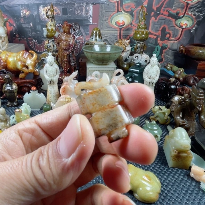 和田玉颈饰未镶嵌玉*