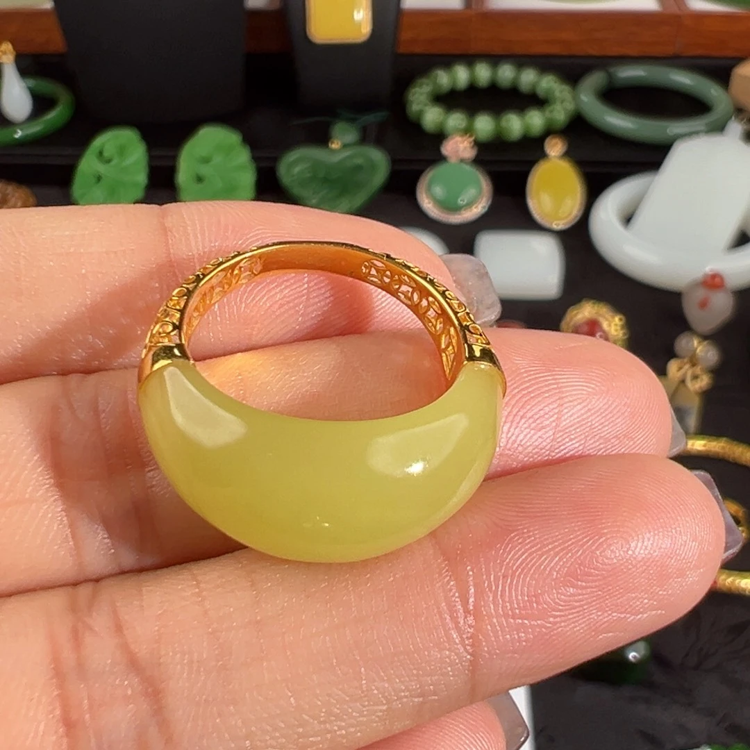 0***o和田玉（黄玉）18K金镶嵌戒指鸡油黄馒头戒