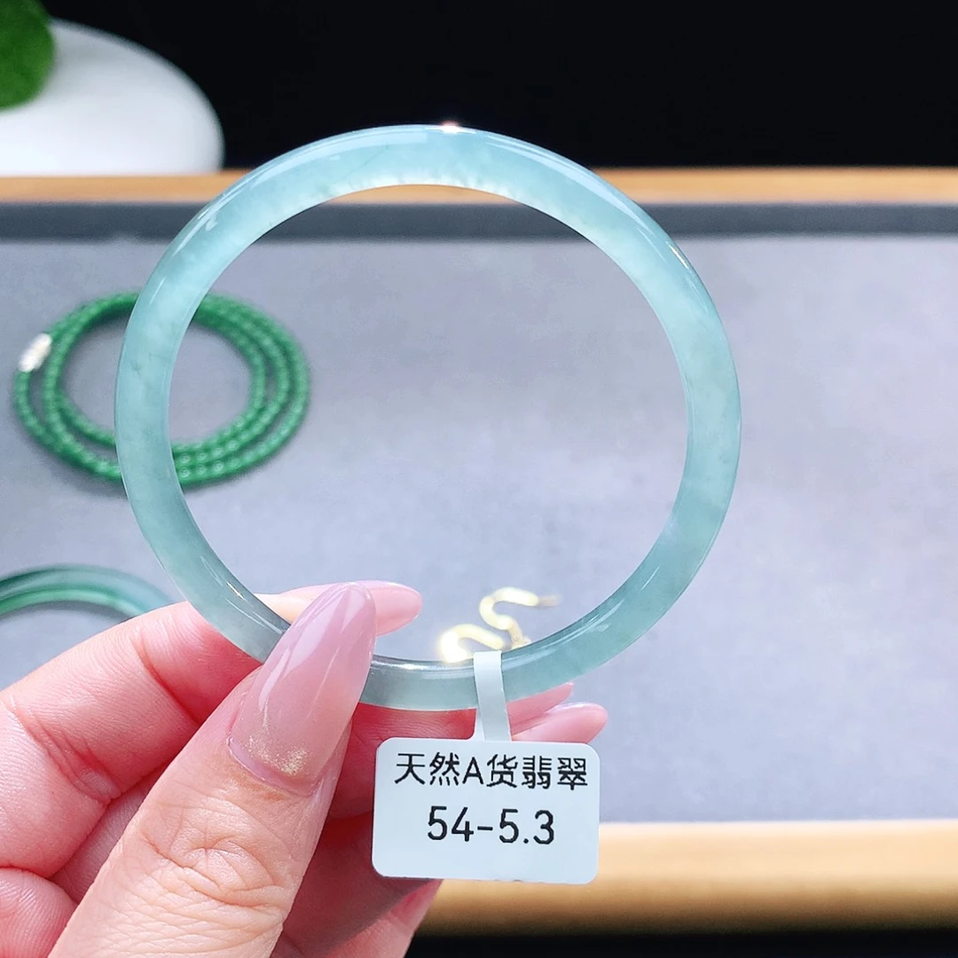 未镶嵌手镯（圆镯）翡翠