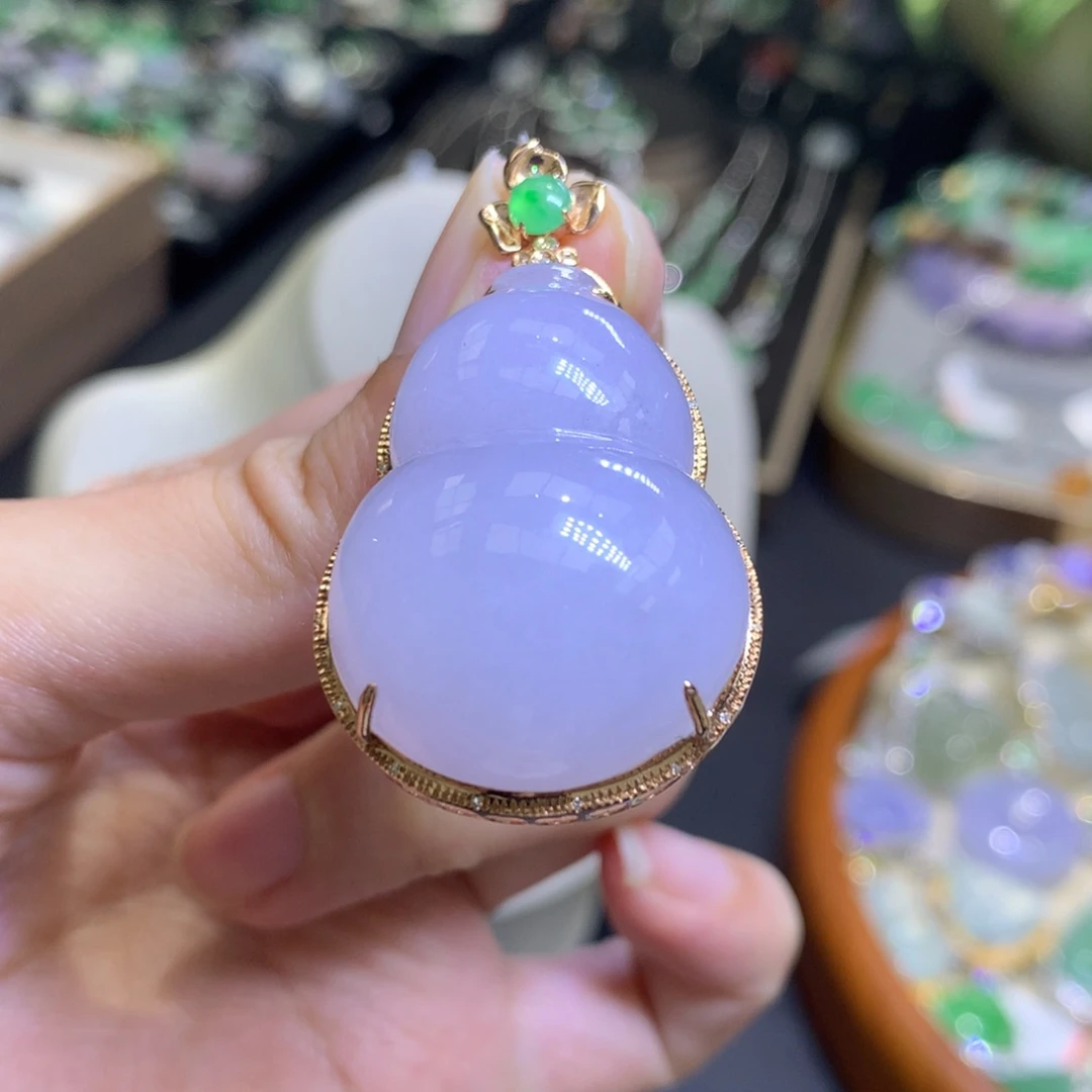 颈饰18K金镶嵌翡翠