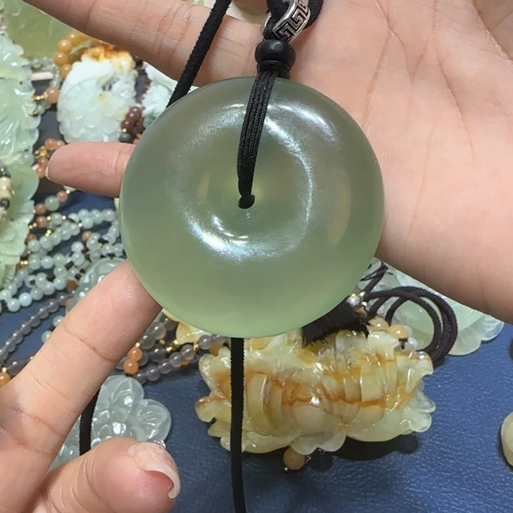 蛇纹石玉吊坠合金