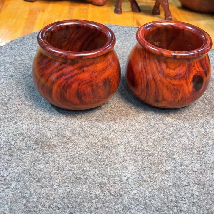交趾黄檀（大红酸枝）小罐子一对