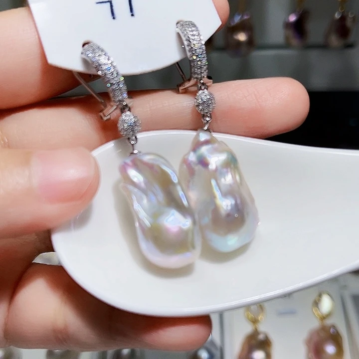 淡水珍珠耳饰银S925镶嵌是****）