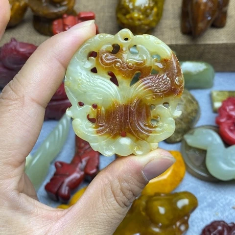 蛇纹石玉未镶嵌颈饰20