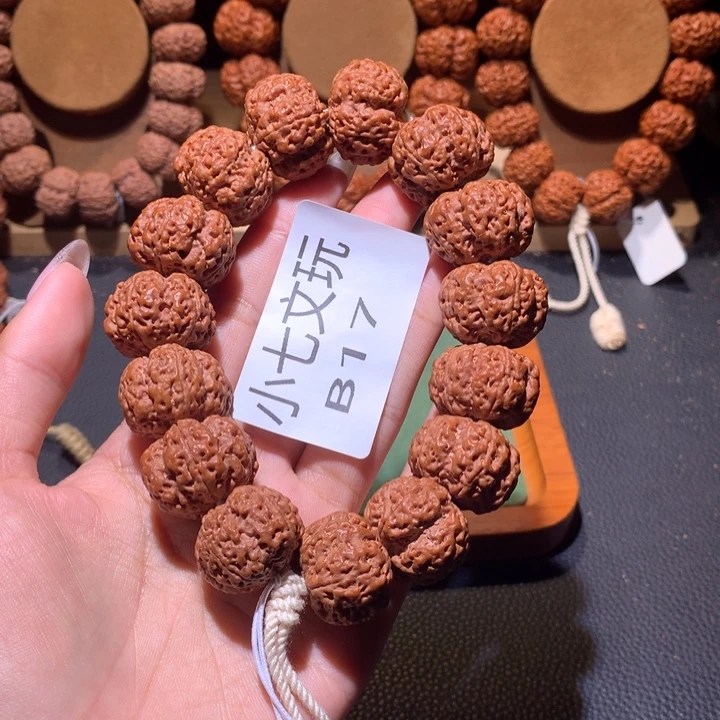 于***.手串金刚菩提23+定制款梦蝶梅花