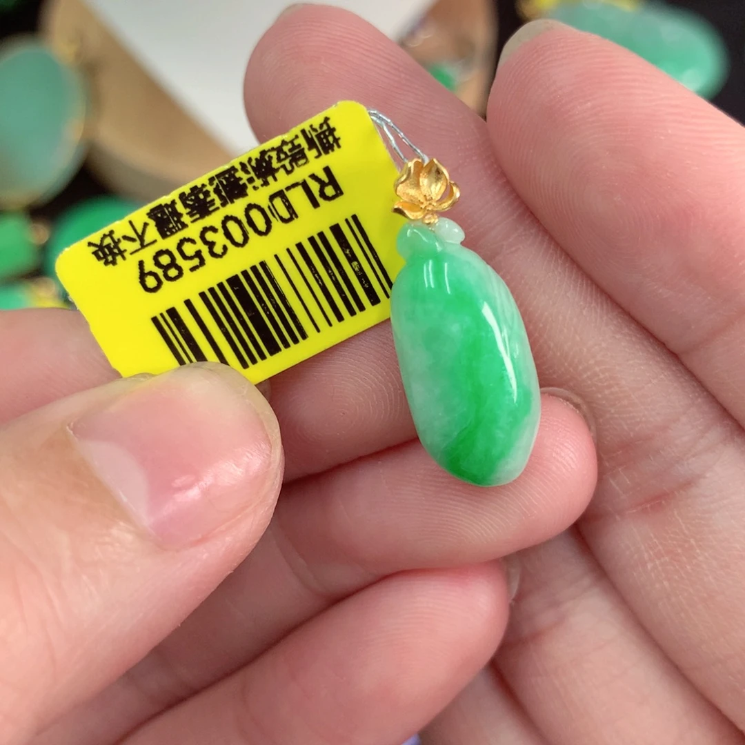 颈饰18K金镶嵌翡翠