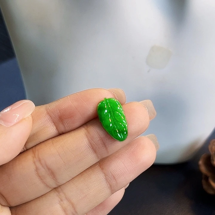 裸石翡翠FT满色阳绿叶子11