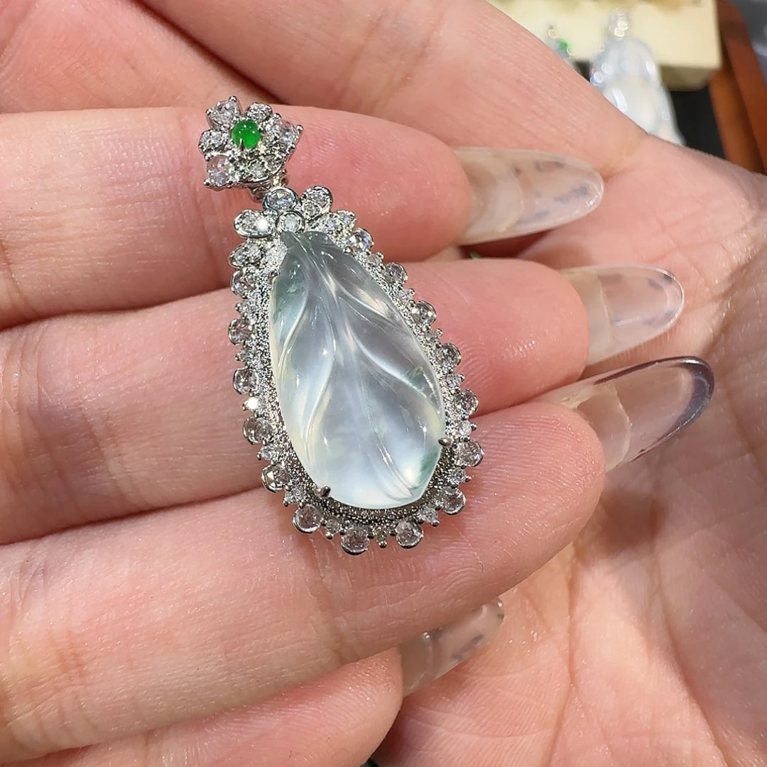 【闪购商品】颈饰18K金镶嵌翡翠