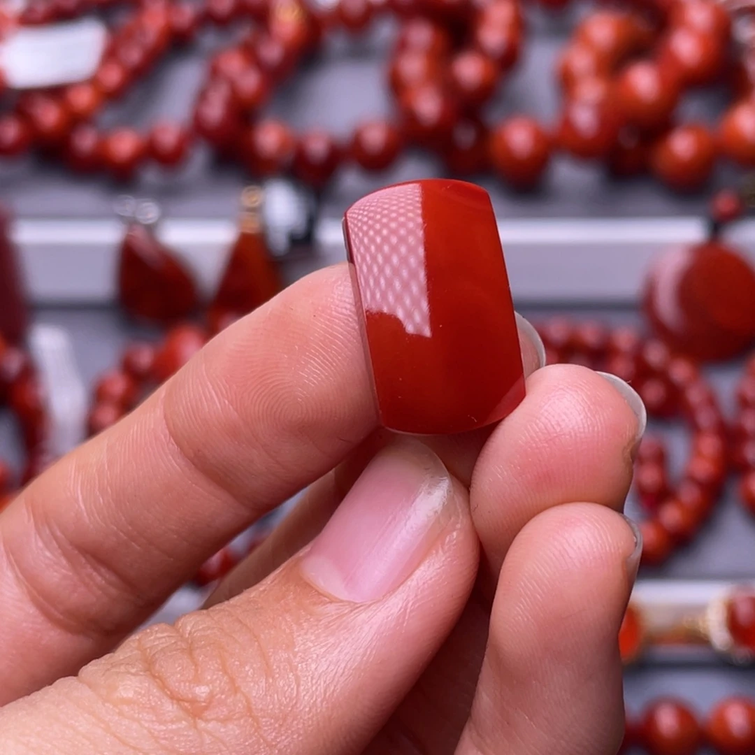 南红玛瑙未镶嵌其他天然原矿）收藏瓦西锦红马鞍戒面