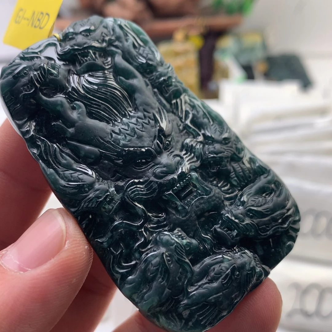 颈饰未镶嵌翡翠龙牌