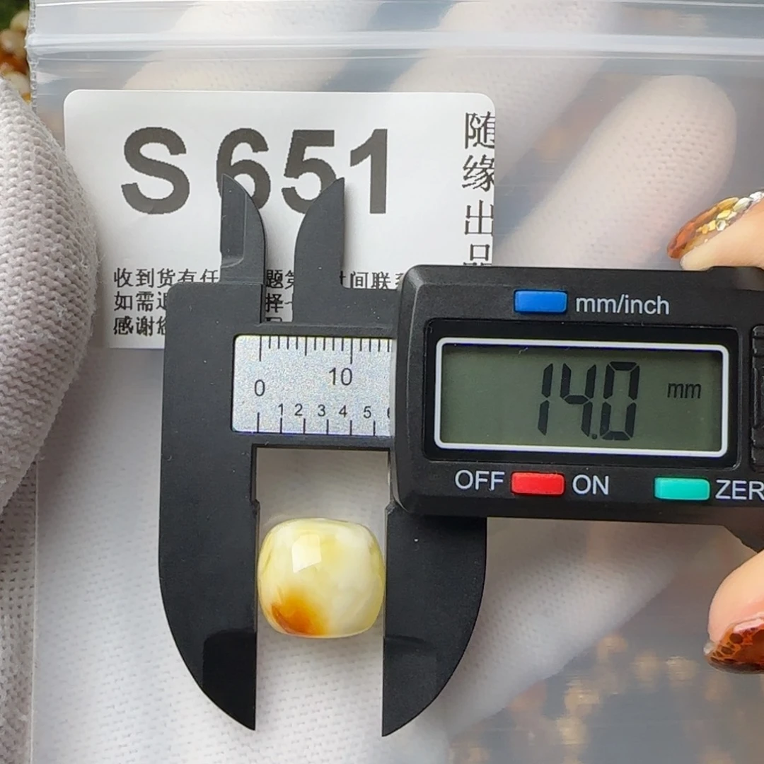 琥珀裸石未镶嵌少****、14尺寸老型