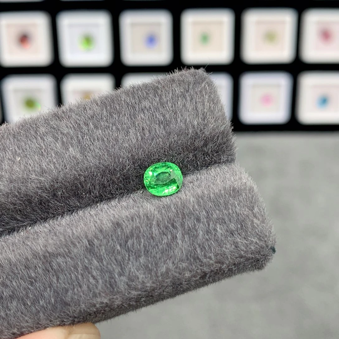 石榴石（沙弗莱）裸石未镶嵌1.04克拉