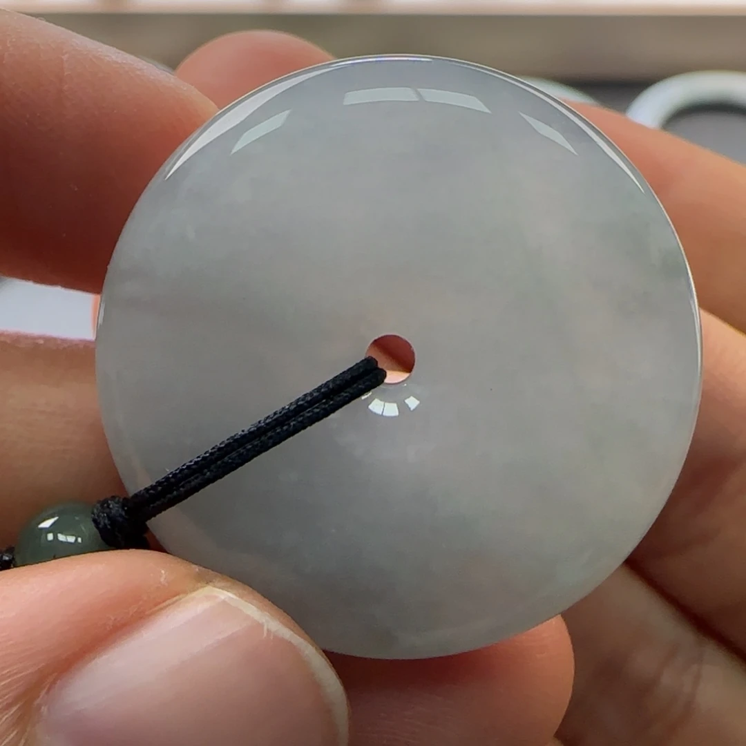 翡翠颈饰未镶嵌扣子