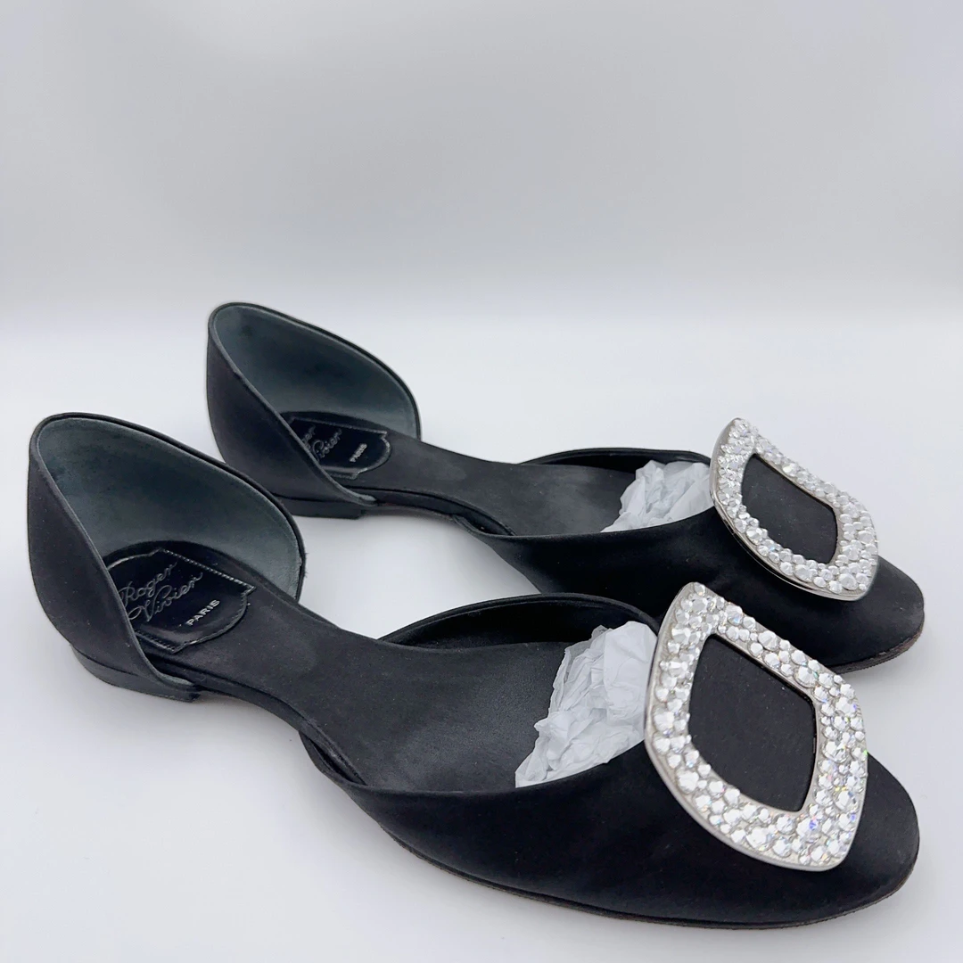 95新 Roger Vivier/罗杰·维威耶 37.5码/方扣水钻单鞋/01648