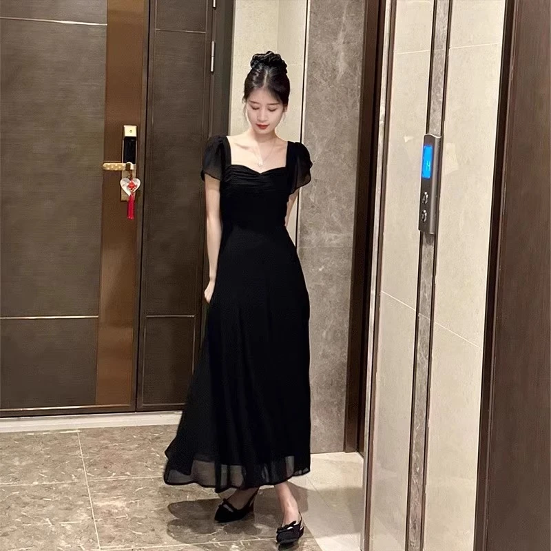 法式赫本风小黑裙女夏高级感简约高端轻奢气质御姐风黑色连衣裙子