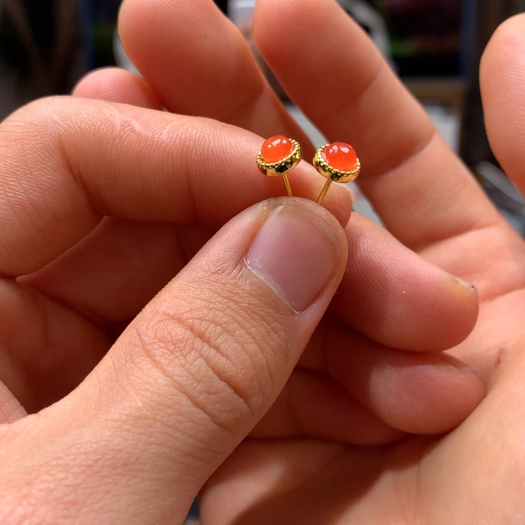 南红玛瑙河湾冰红耳钉银S925镀金镶嵌