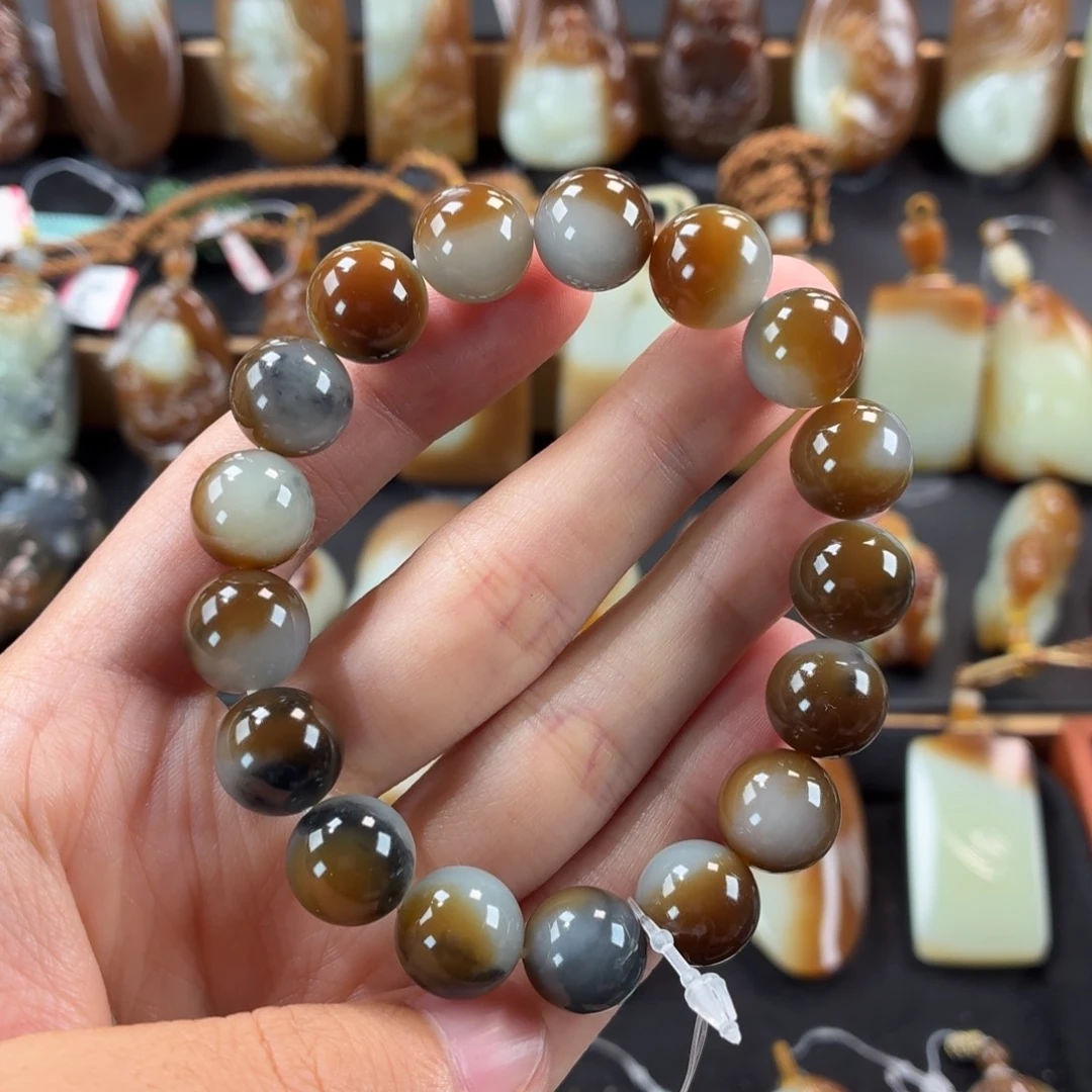 周***：和田玉未镶嵌颈饰